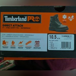 BRAND NEW work boots!